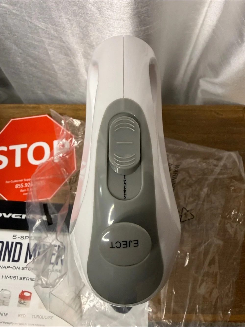 Ovente 5 Speed Hand Mixer Snap On Storage Case HM151 Series White New Open Box